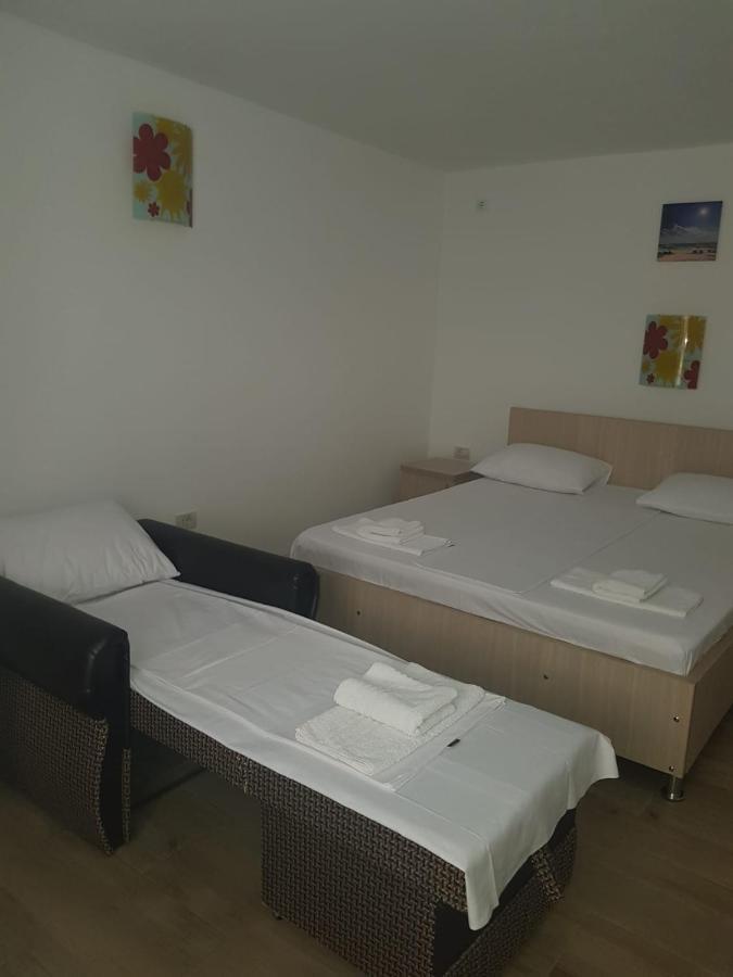 Evana House コスティネシュティ エクステリア 写真