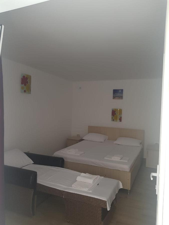 Evana House コスティネシュティ エクステリア 写真