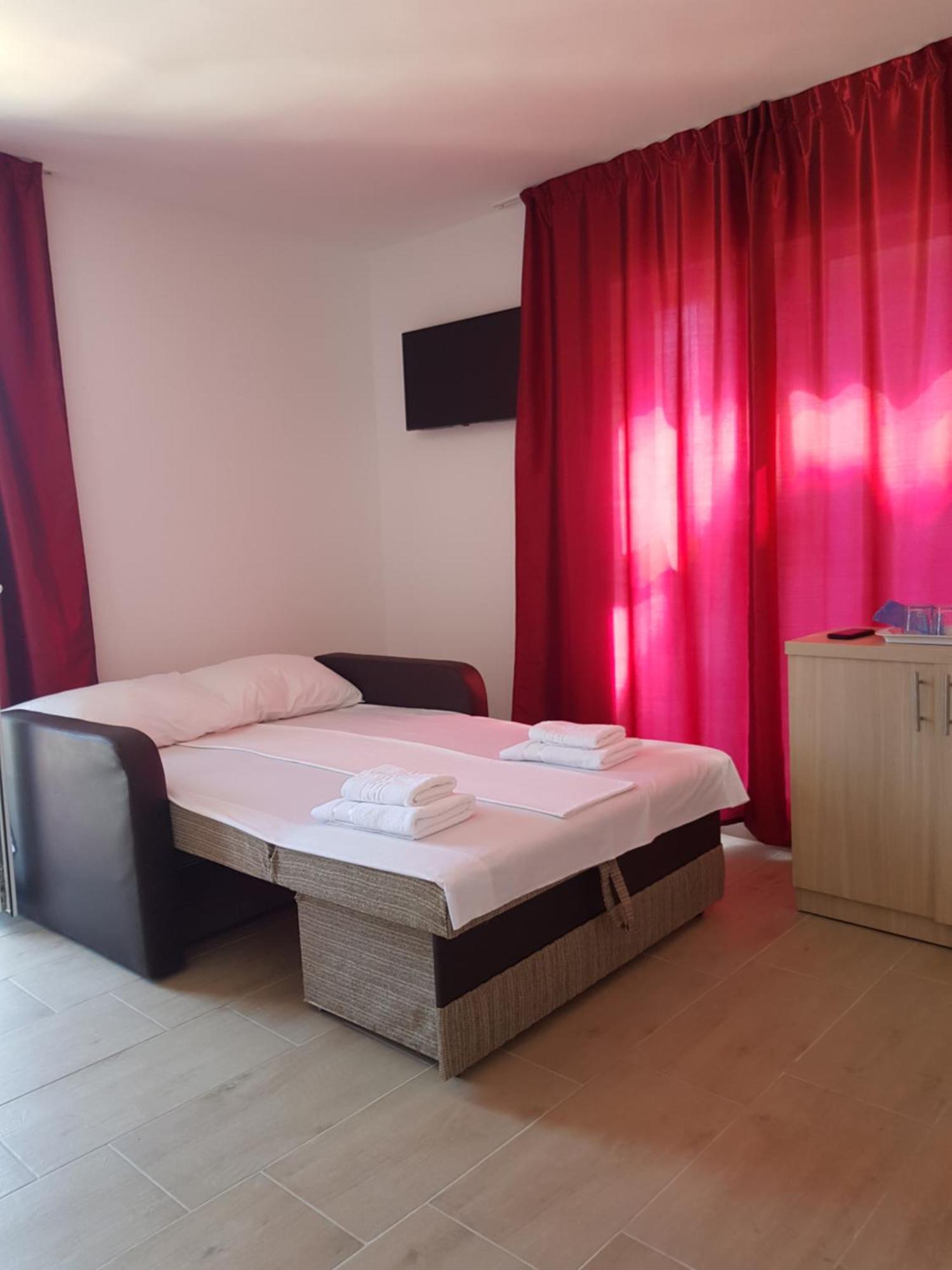 Evana House コスティネシュティ エクステリア 写真