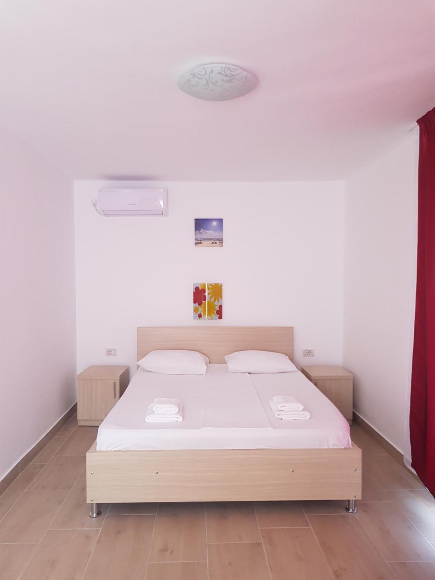 Evana House コスティネシュティ エクステリア 写真